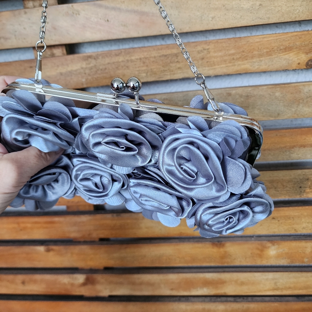 Fabric 3-D clutch silver-grey flower petal with silver chain - Picture 5 of 7